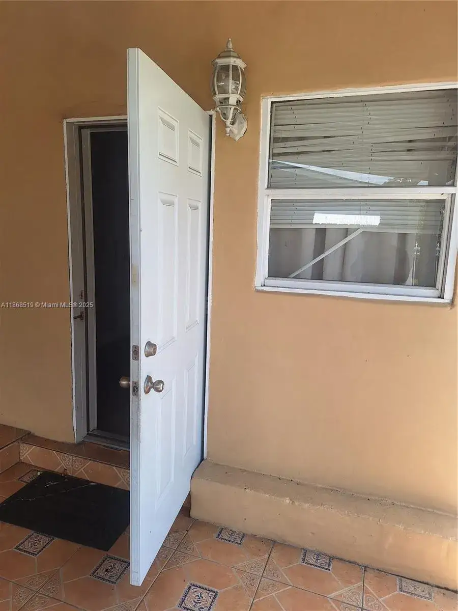 1 bath Residential Lease for rent at 771 NE 177th St # 1, Miami FL 33162