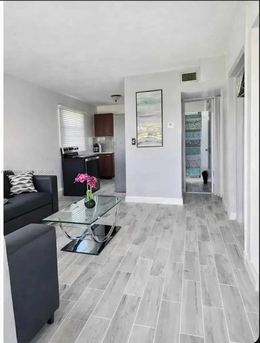 2 bedroom 1 bath Residential Lease for rent at 715 NW 7th Ave # 5, Hallandale Beach FL 33009