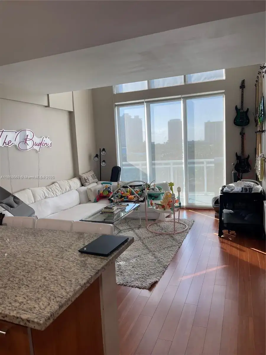 2 bedroom 2 bath Residential for sale at 3000 NE 188th St # 706, Aventura FL 33180