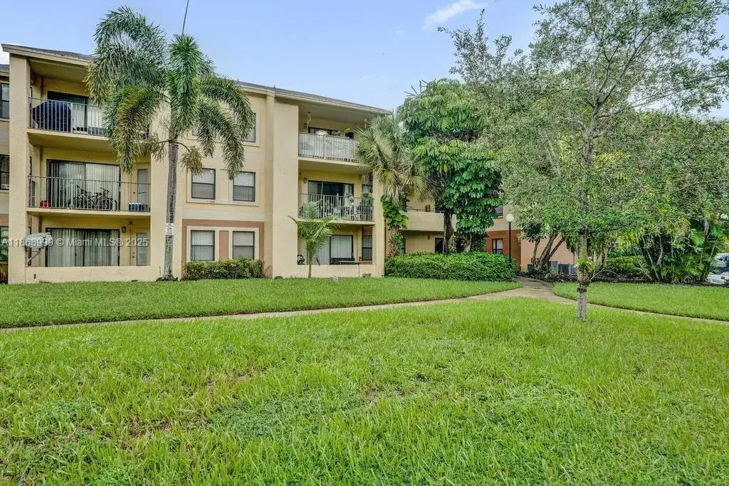 2 bedroom 2 bath Residential for sale at 9999 Summerbreeze Dr # 108, Sunrise FL 33322