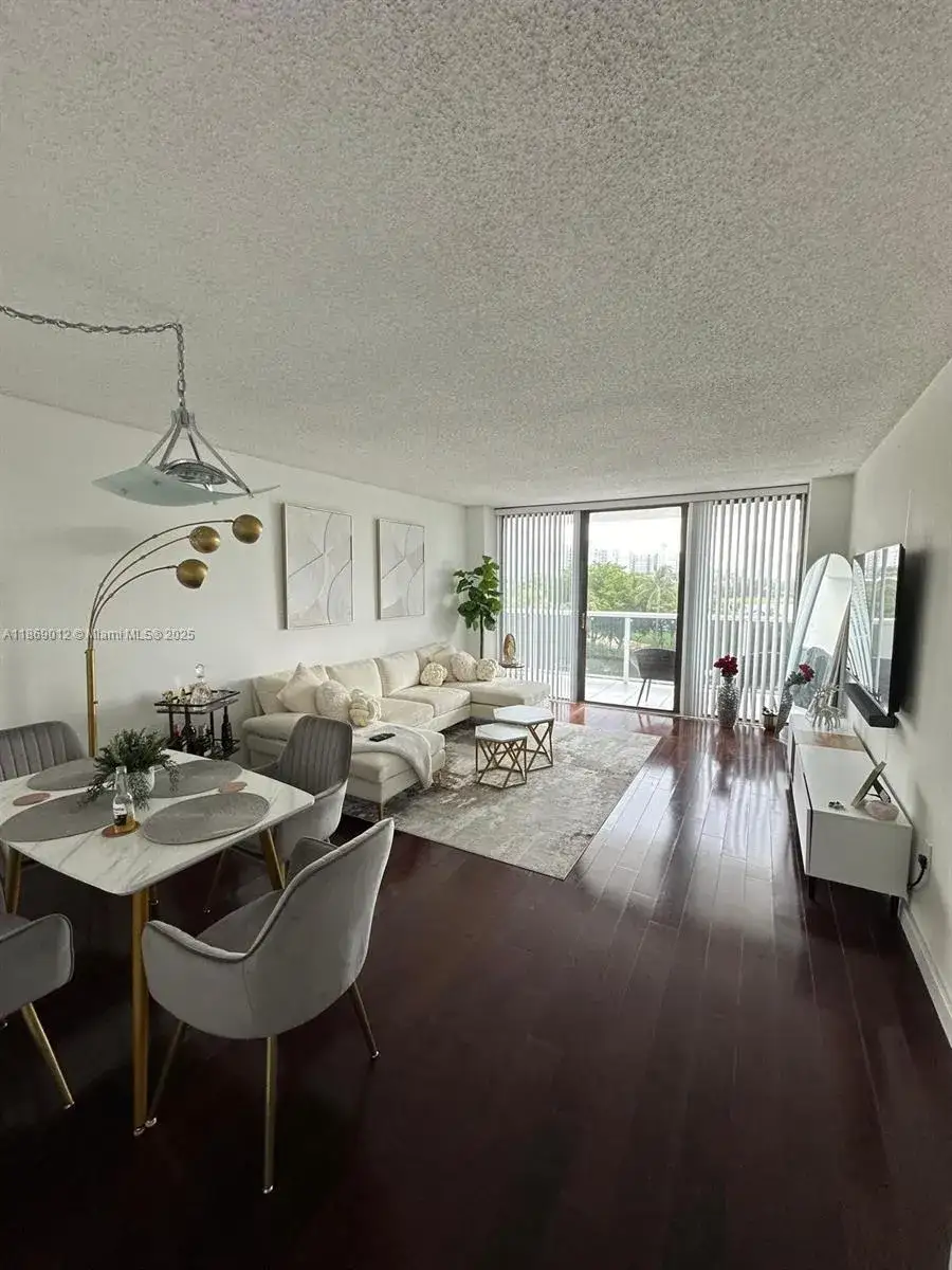 1 bedroom 1 bath Residential for sale at 3675 N Country Club Dr # 507, Aventura FL 33180