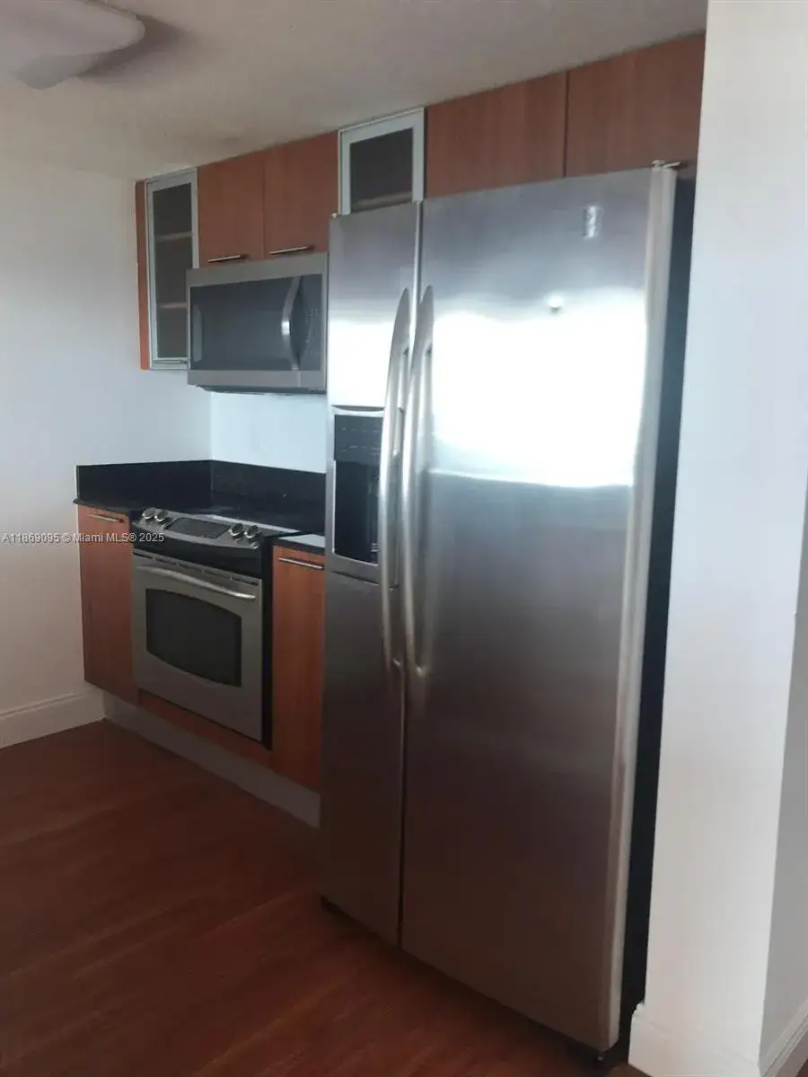 2 bedroom 2 bath Residential for sale at 1800 N Bayshore Dr # 3910, Miami FL 33132