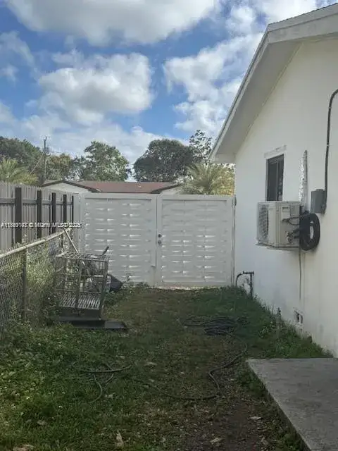 3 bedroom 3 bath Residential Lease for rent at 17790 SW 110th Ct # 0, Miami FL 33157