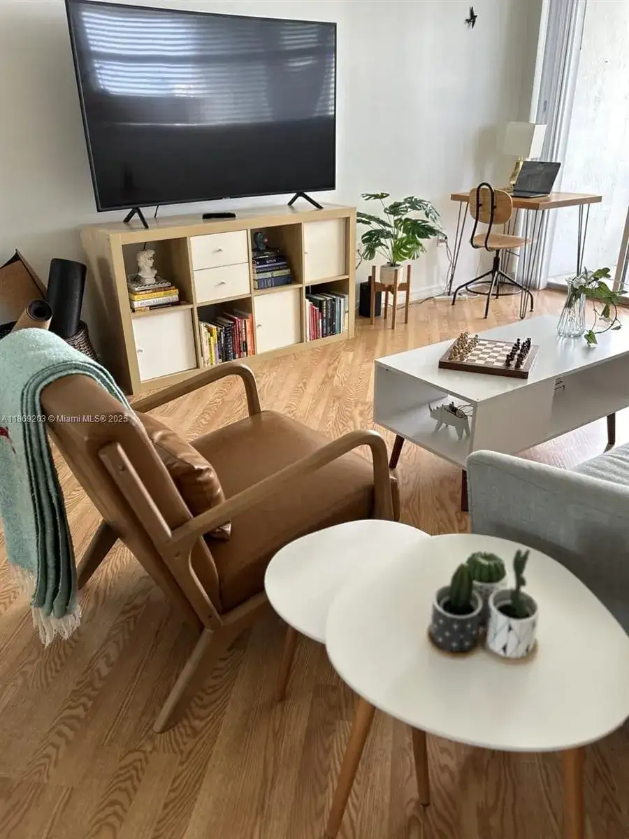 2 bedroom 2 bath Residential Lease for rent at 5880 Collins Ave # 1007, Miami Beach FL 33140