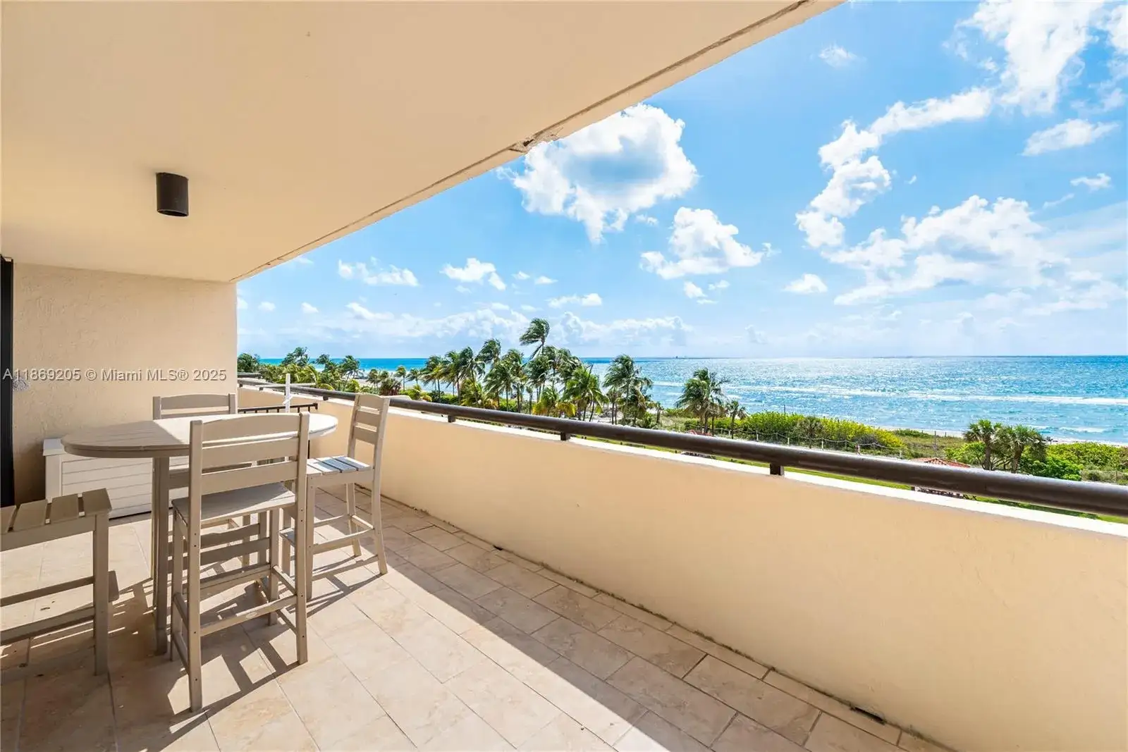 1 bedroom 2 bath Residential for sale at 2555 Collins Ave # 607, Miami Beach FL 33140