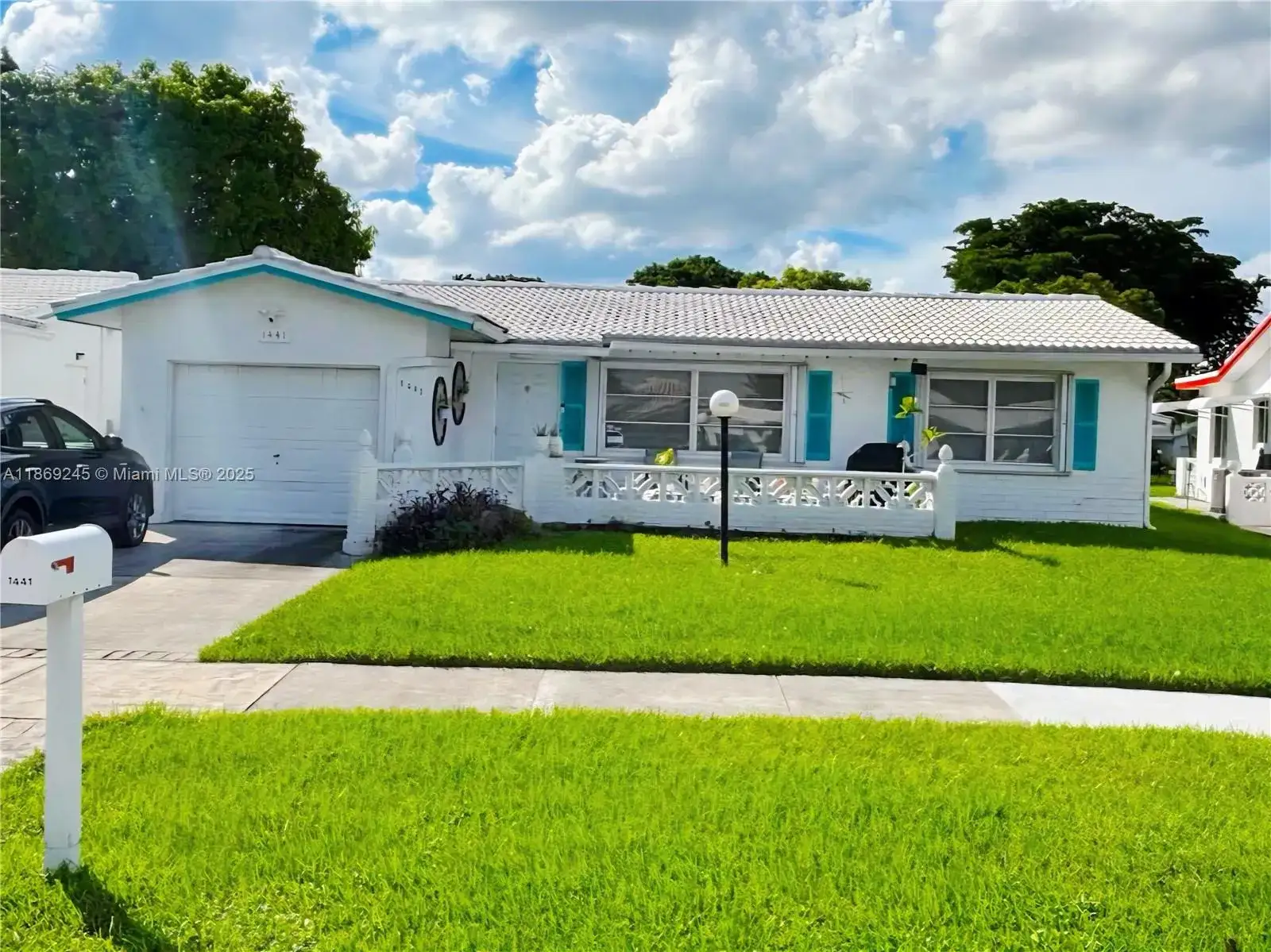 2 bedroom 2 bath Residential for sale at 1441 W Campanelli Dr, Plantation FL 33322