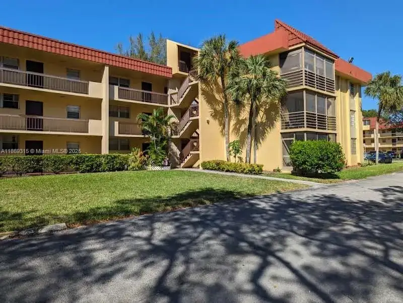 2 bedroom 2 bath Residential for sale at 3390 Foxcroft Rd # C212, Miramar FL 33025