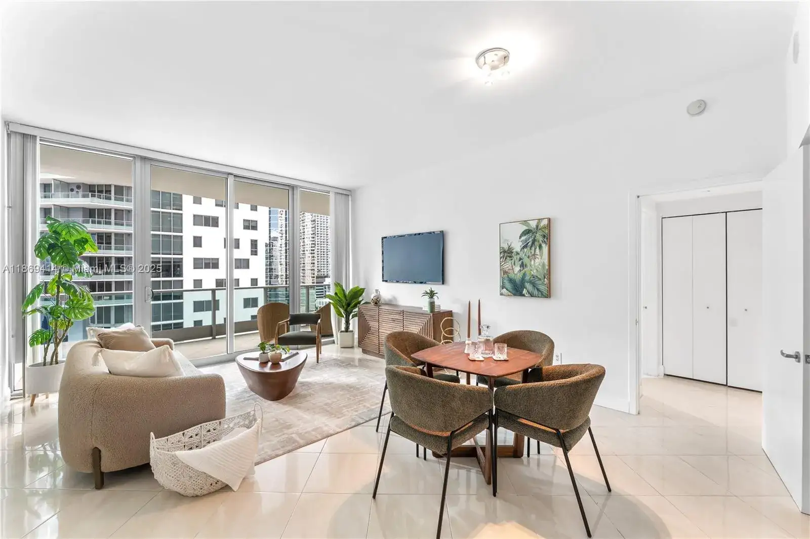 1 bedroom 1 bath Residential for sale at 1331 Brickell Bay Dr # 1706, Miami FL 33131
