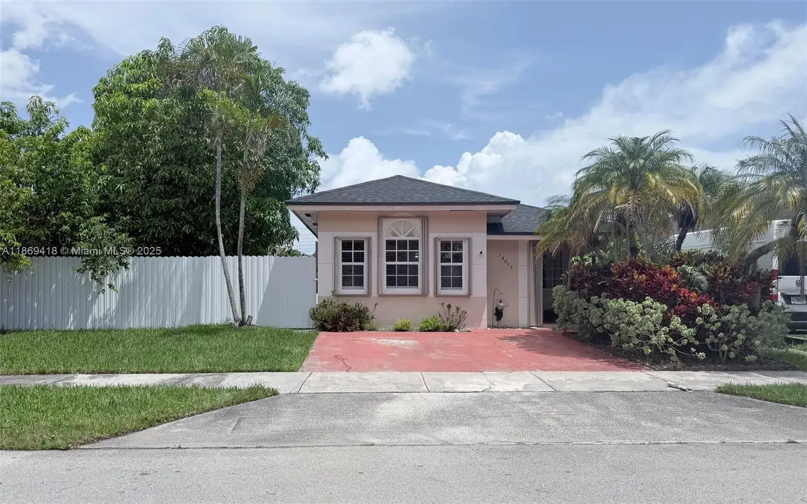 3 bedroom 2 bath Residential for sale at 18013 SW 139th Pl, Miami FL 33177