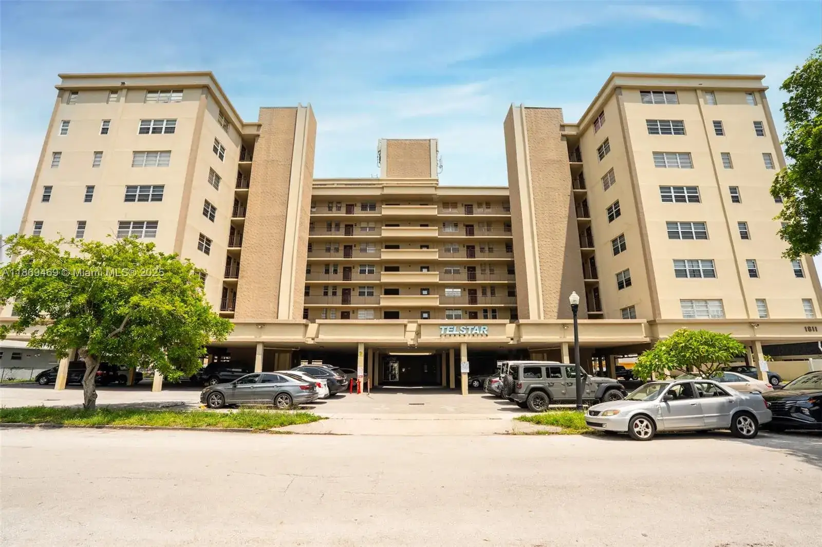 2 bedroom 2 bath Residential for sale at 1811 Jefferson St # 601, Hollywood FL 33020