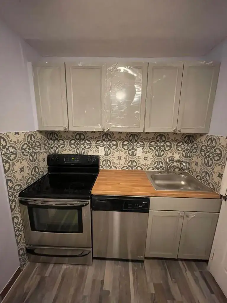 2 bedroom 1 bath Residential Lease for rent at 23 SE 12th STREET # 22, Dania Beach FL 33004
