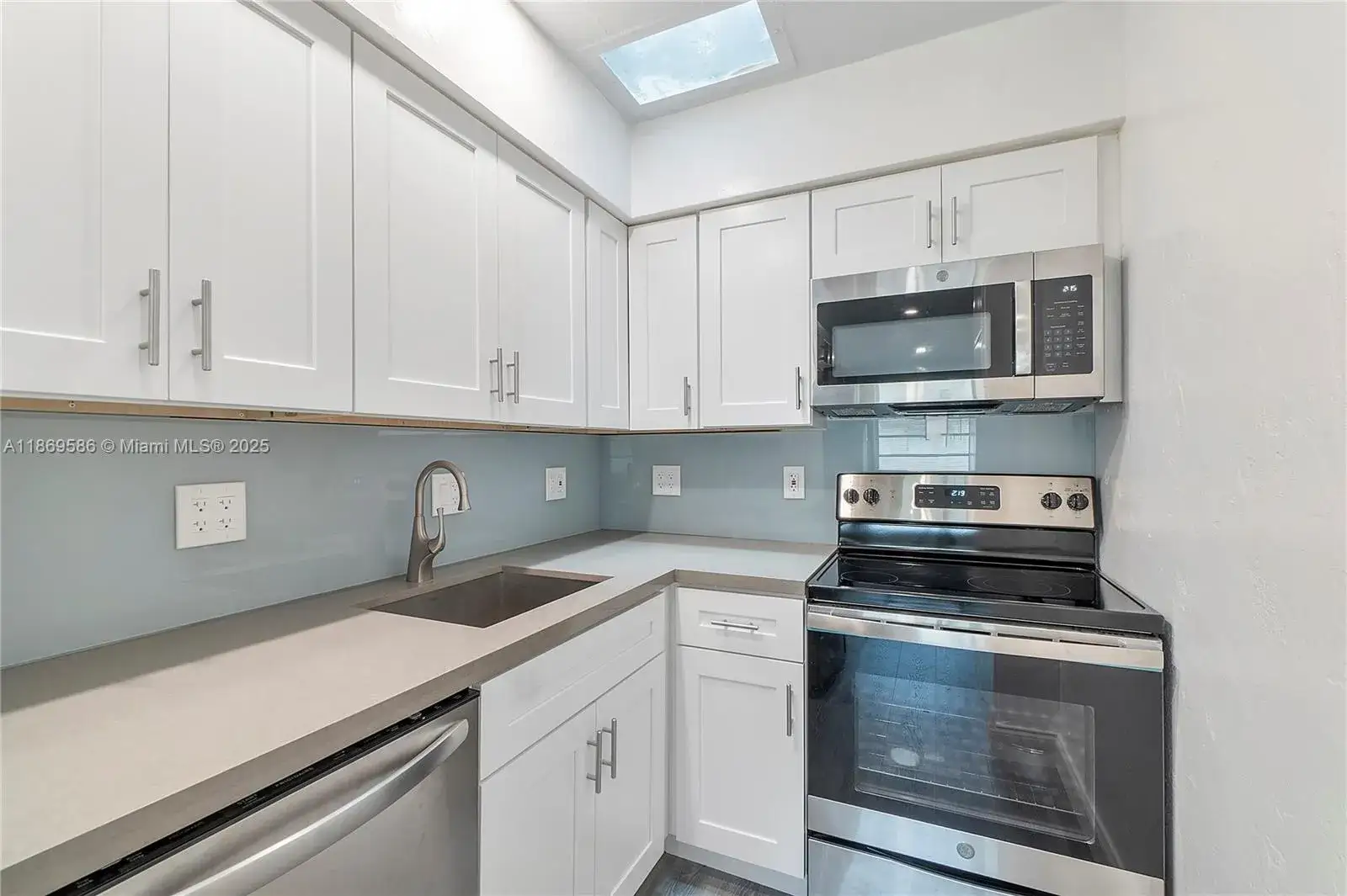 1 bedroom 1 bath Residential for sale at 2901 Polk St # 5, Hollywood FL 33020