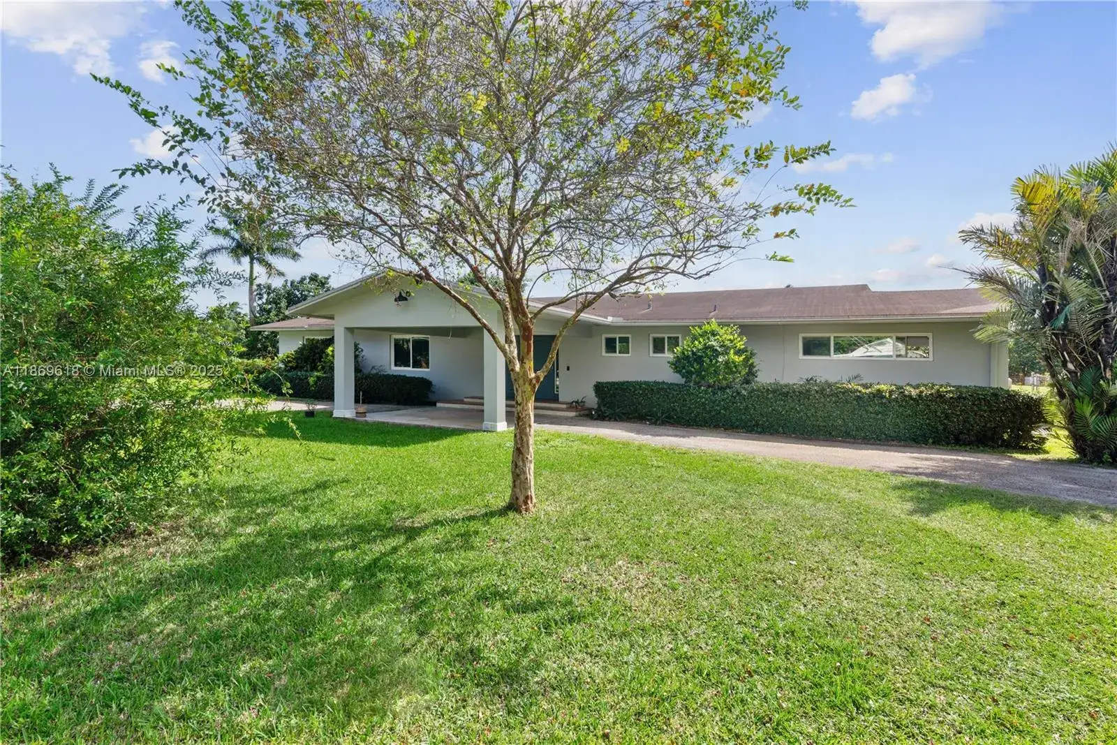 6 bedroom 2 bath Residential for sale at 17300 SW 294th St, Homestead FL 33030