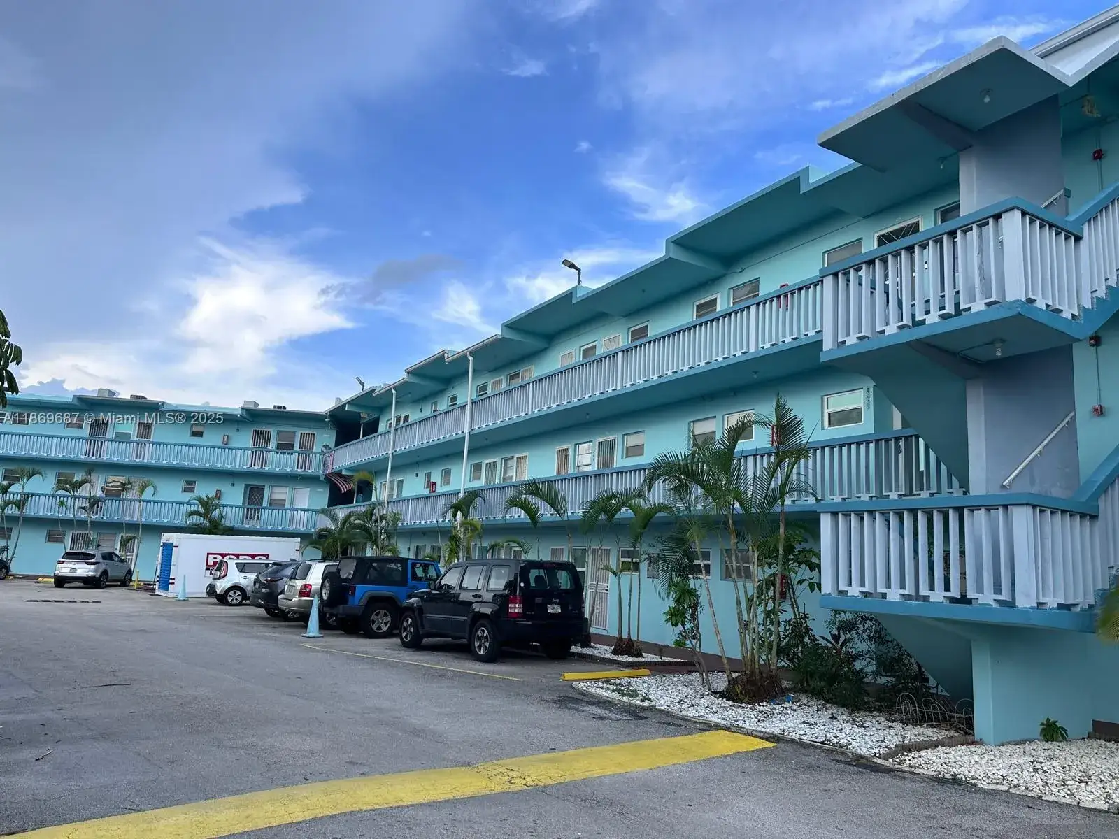 2 bedroom 1 bath Residential for sale at 1501 NE Miami Gardens Dr # 356, Miami FL 33179