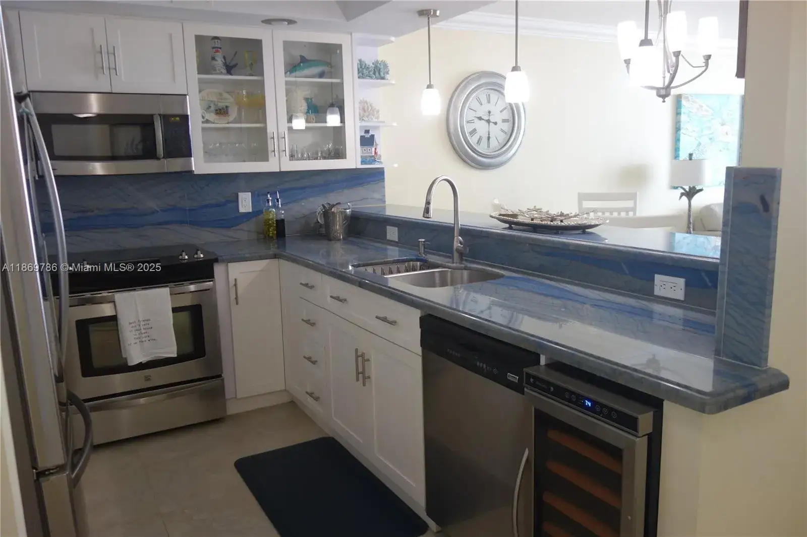 1 bedroom 2 bath Residential Lease for rent at 5701 Collins Ave # 1510, Miami Beach FL 33140