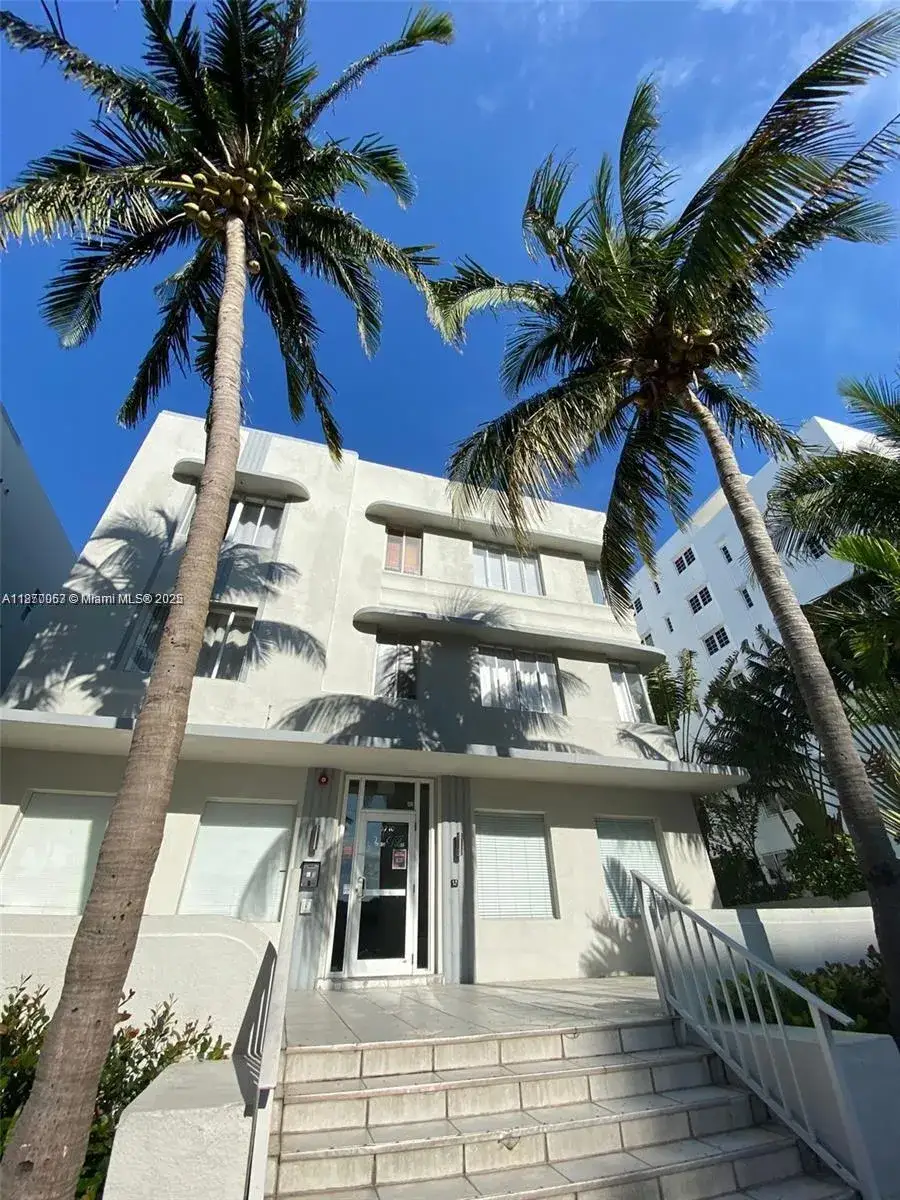1 bedroom 1 bath Residential for sale at 3710 Collins Ave # 103, Miami Beach FL 33140