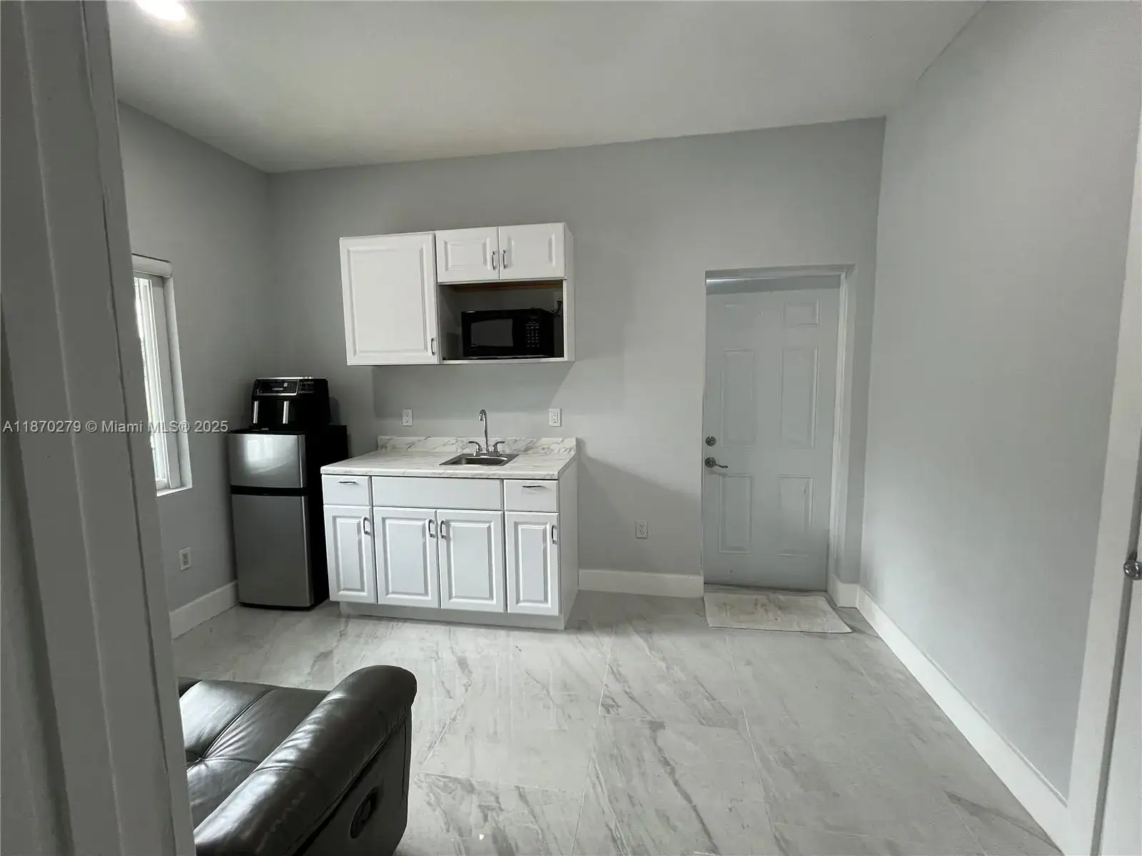 1 bedroom 1 bath Residential Lease for rent at 6803 SW 158th Ave  REAR, Miami FL 33193