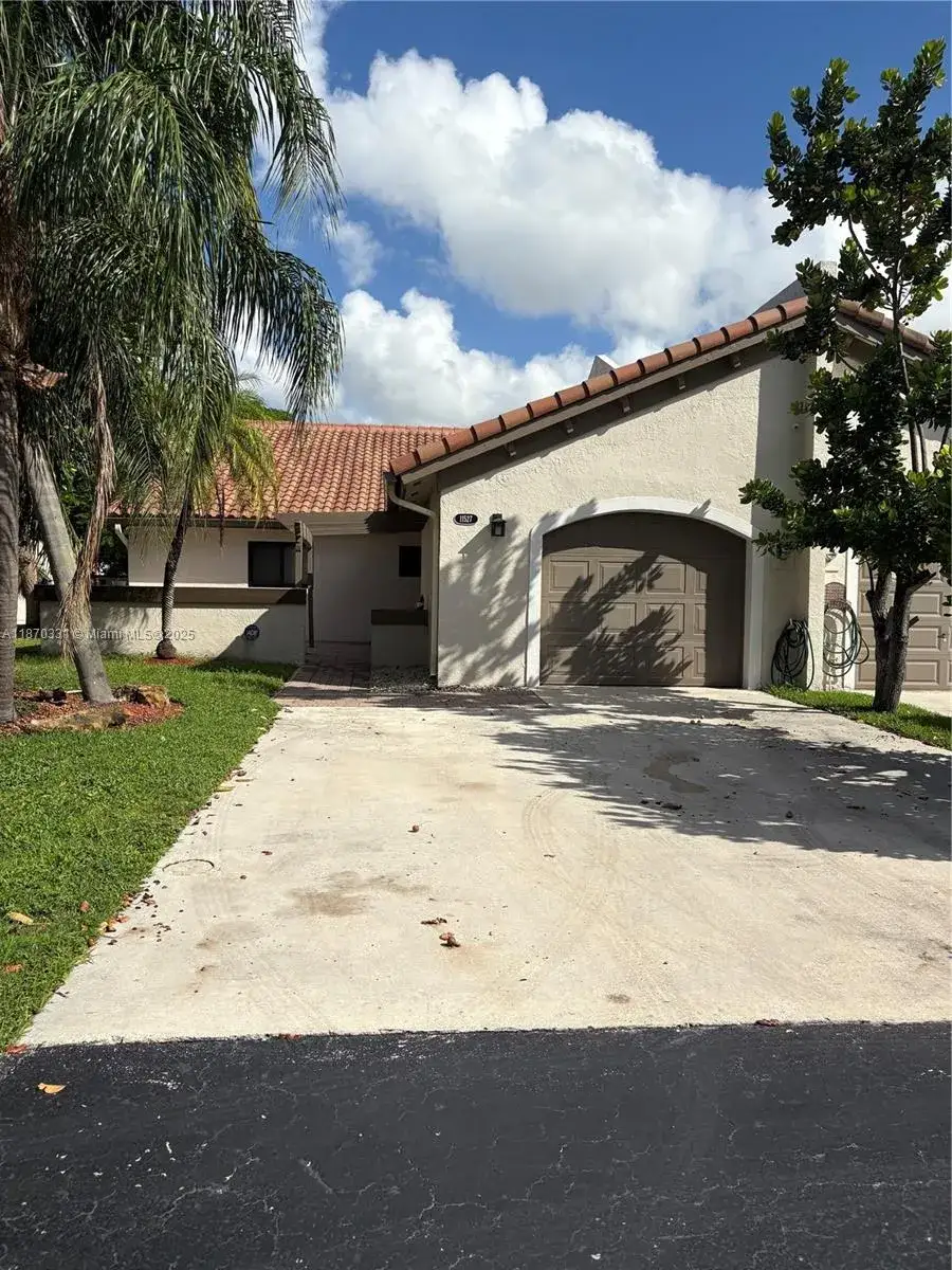 3 bedroom 2 bath Residential for sale at 11527 SW 84th Ln, Miami FL 33173