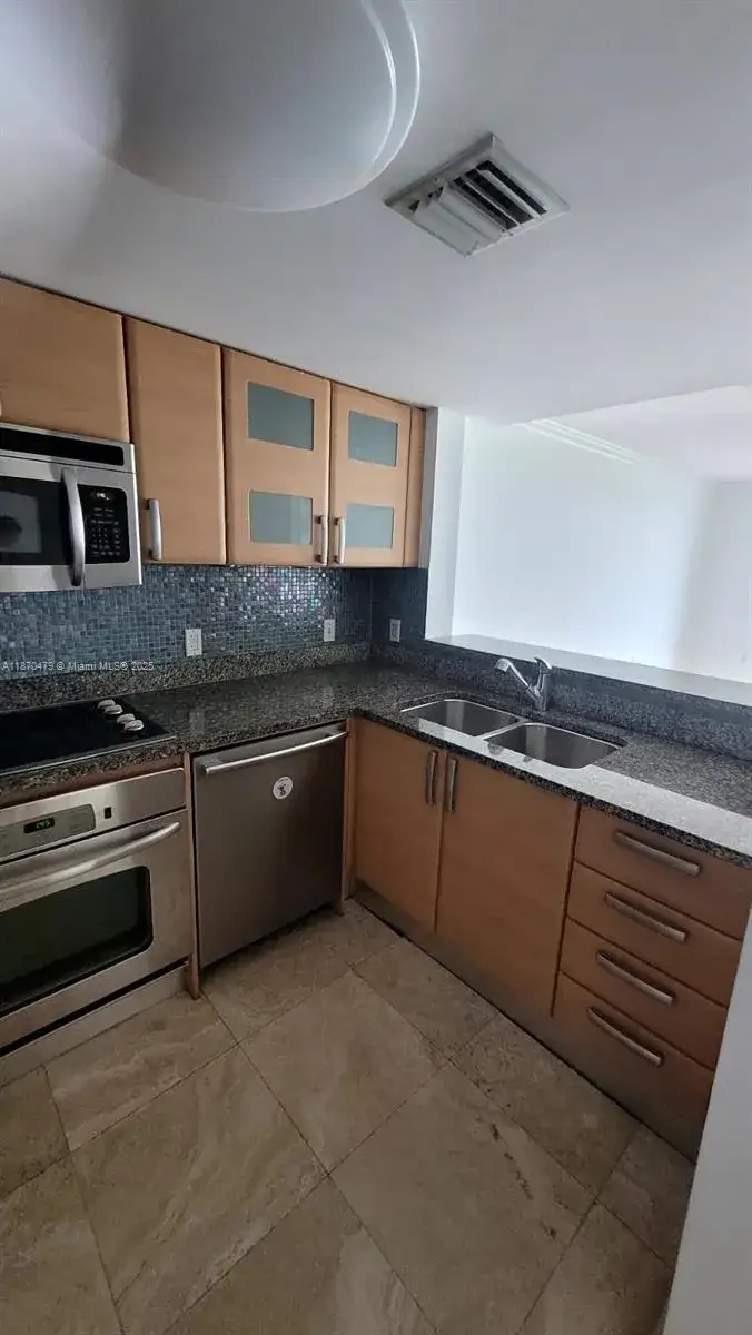1 bedroom 1 bath Residential for sale at 2101 Brickell Ave # 1109, Miami FL 33129