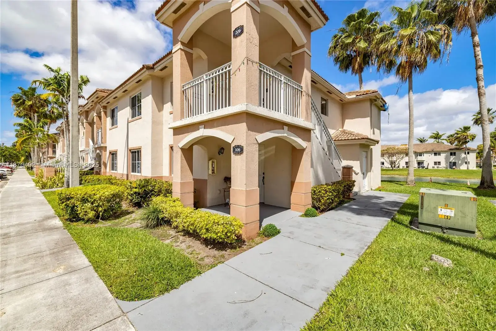 3 bedroom 2 bath Residential for sale at 1261 SE 28th Ct # 206, Homestead FL 33035