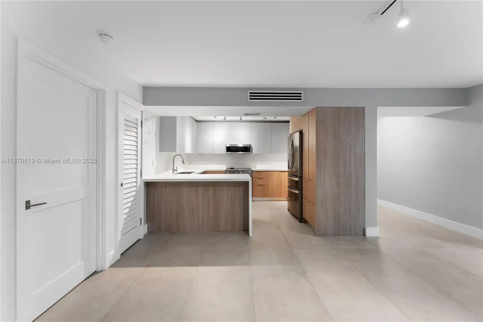 3 bedroom 2 bath Residential for sale at 55 Ocean Lane Dr # 1031, Key Biscayne FL 33149