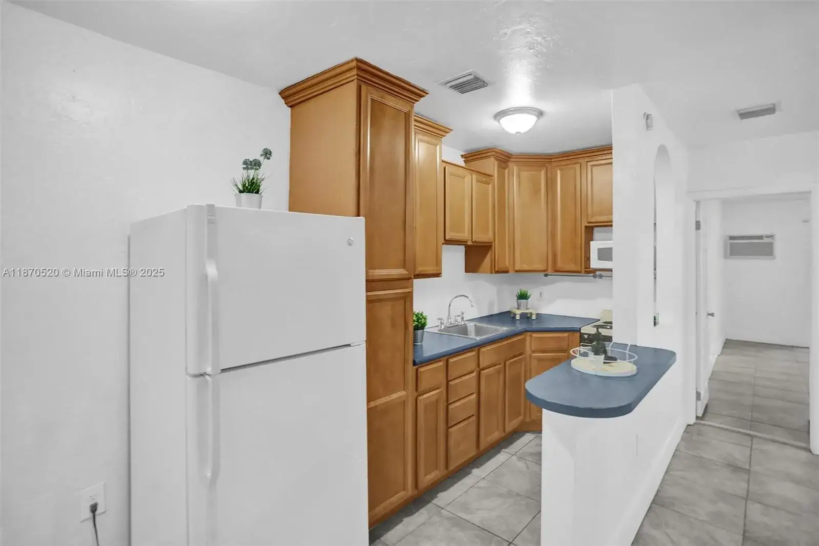 1 bedroom 1 bath Residential Lease for rent at 1860 Venice Park Dr # 213, North Miami FL 33181