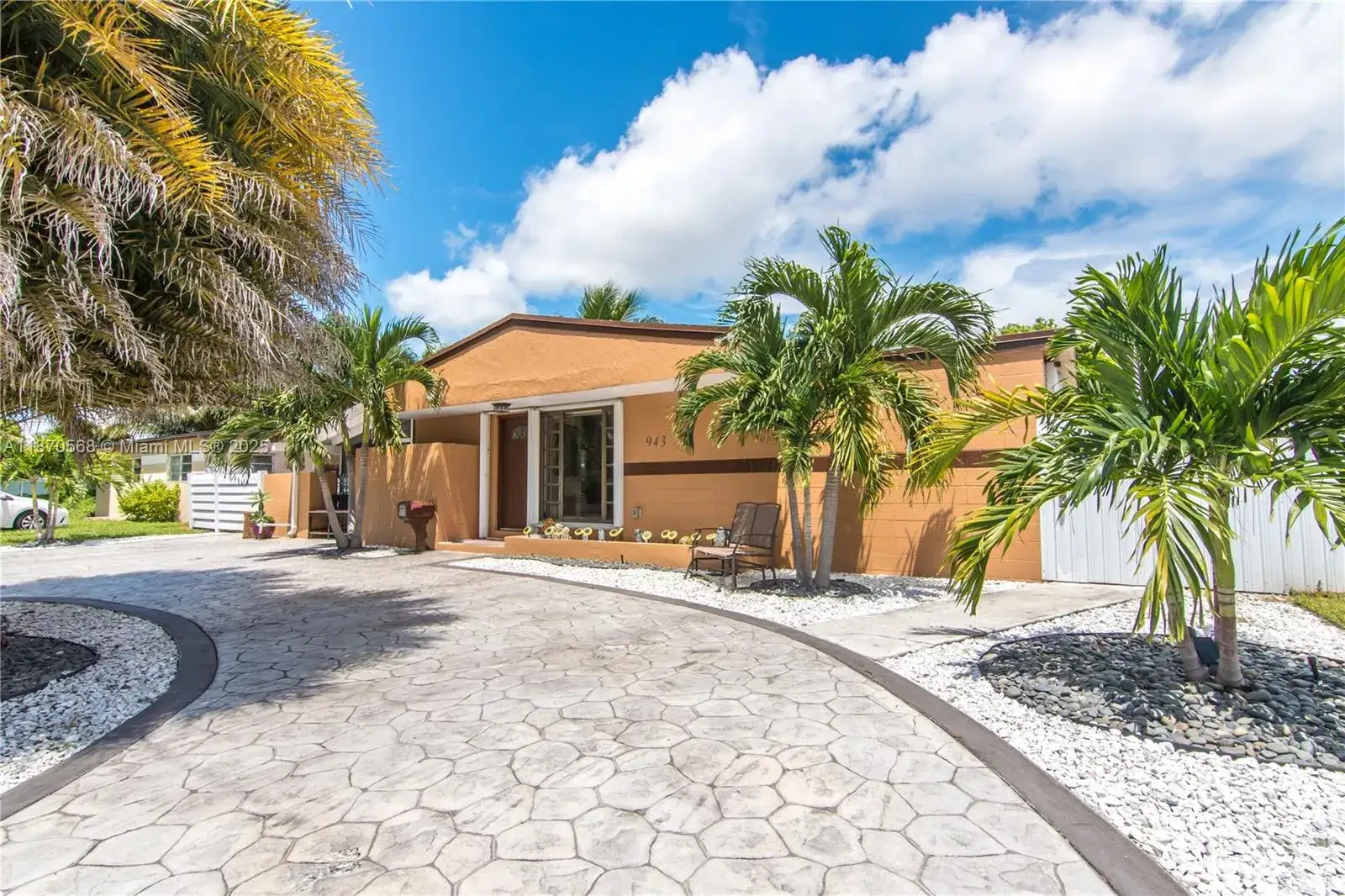 4 bedroom 3 bath Residential for sale at 943 W 64th Pl, Hialeah FL 33012