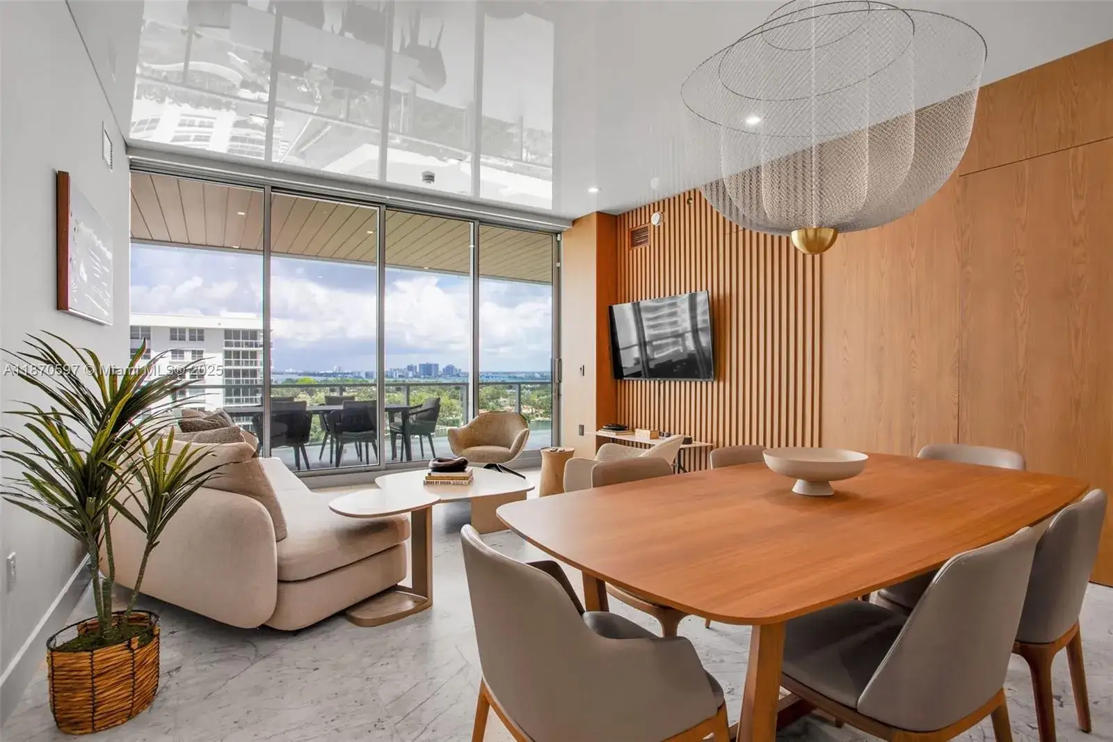 2 bedroom 2 bath Residential Lease for rent at 5775 Collins Ave # 1105, Miami Beach FL 33140