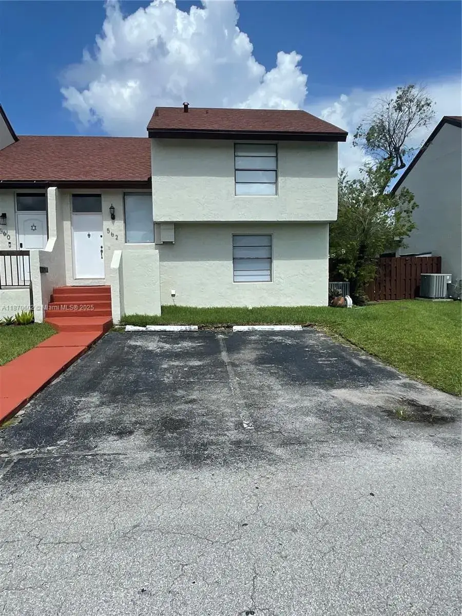 3 bedroom 2 bath Residential for sale at 562 NW 98th Ct # 562, Miami FL 33172