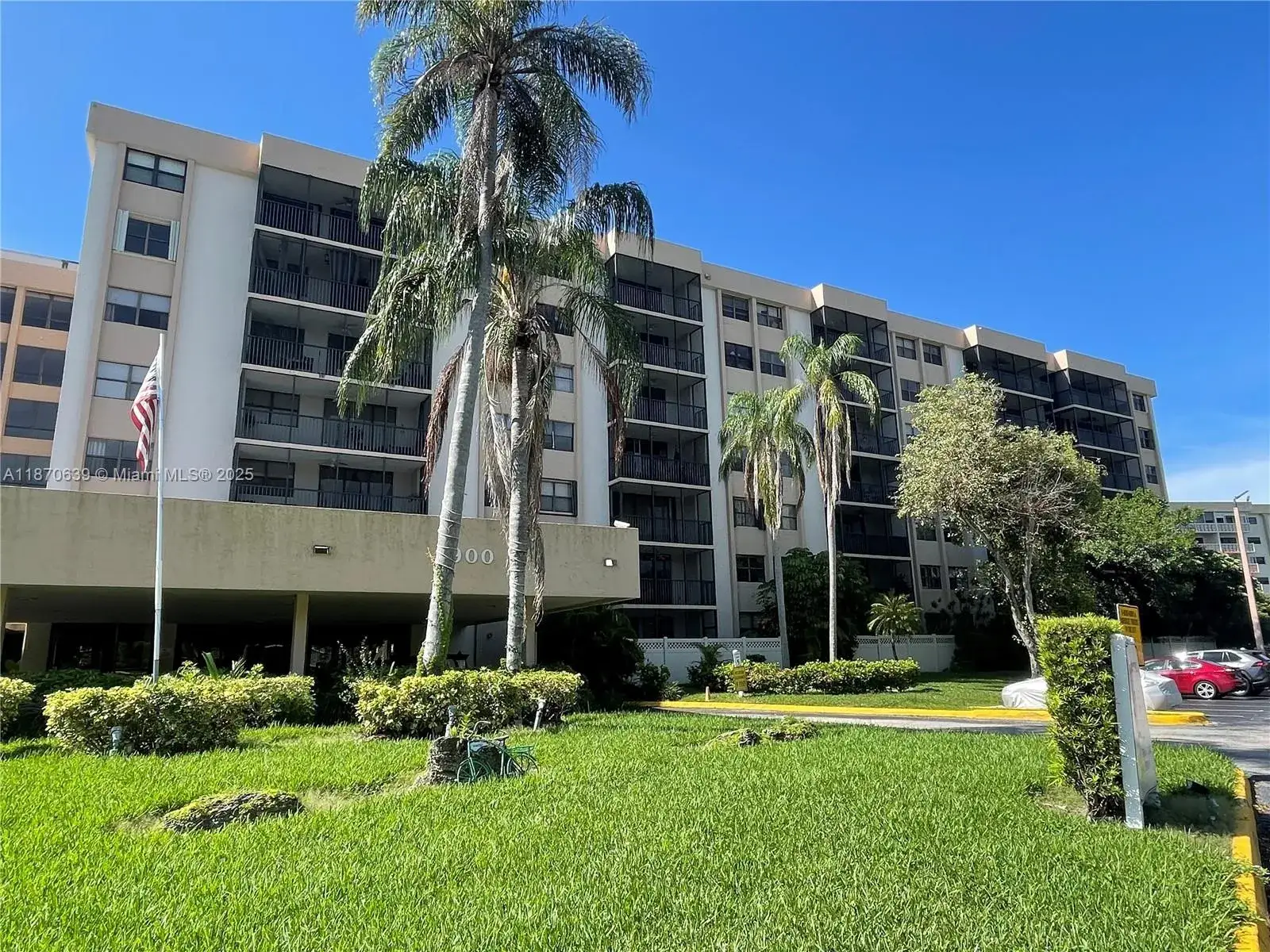 2 bedroom 2 bath Residential for sale at 900 NE 195th St # 703, Miami FL 33179