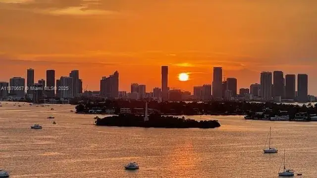 1 bedroom 1 bath Residential for sale at 1000 West Ave # 1514, Miami Beach FL 33139