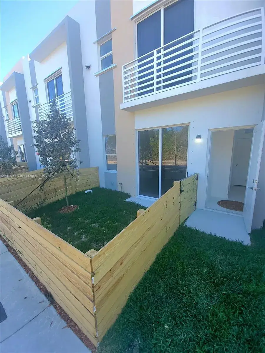 1 bedroom 1 bath Residential Lease for rent at 24600 SW 129th Ave # 9, Homestead FL 33032
