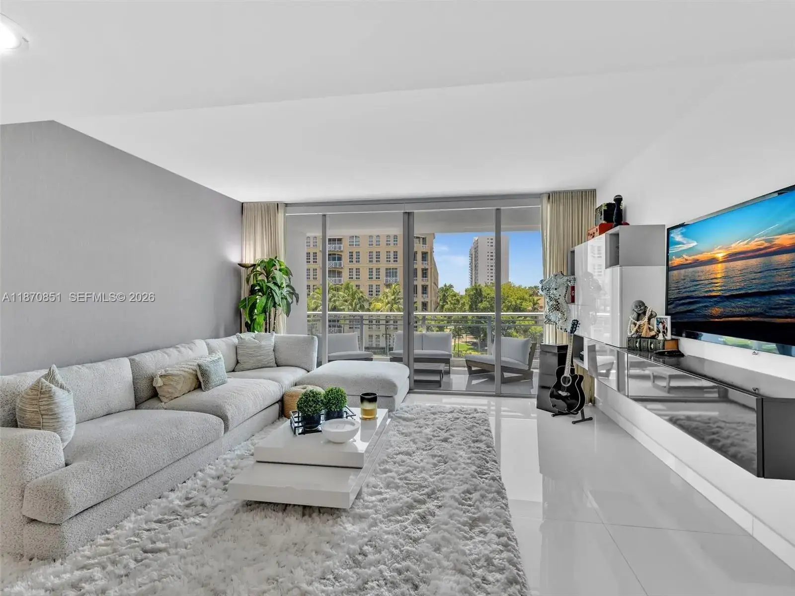 2 bedroom 3 bath Residential for sale at 2950 NE 188th St # 312, Aventura FL 33180
