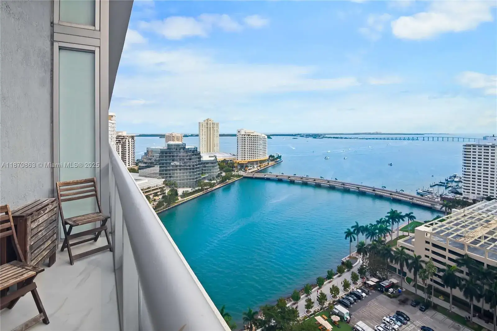 1 bedroom 1 bath Residential Lease for rent at 495 Brickell Ave # 2207, Miami FL 33131