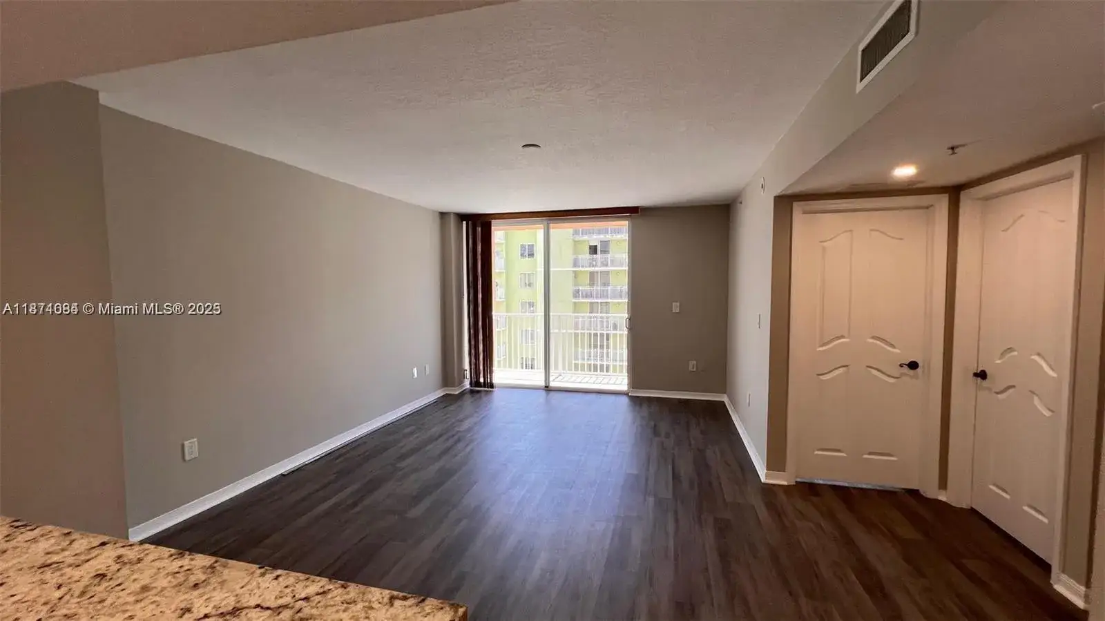 2 bedroom 2 bath Residential Lease for rent at 218 NW 12th Ave # 905, Miami FL 33128