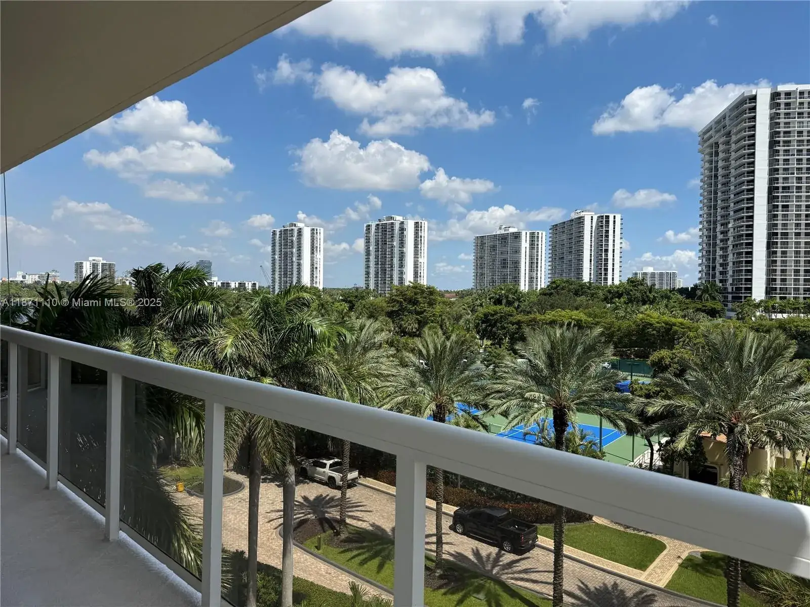3 bedroom 2 bath Residential for sale at 20185 E Country Club Dr # 510, Aventura FL 33180