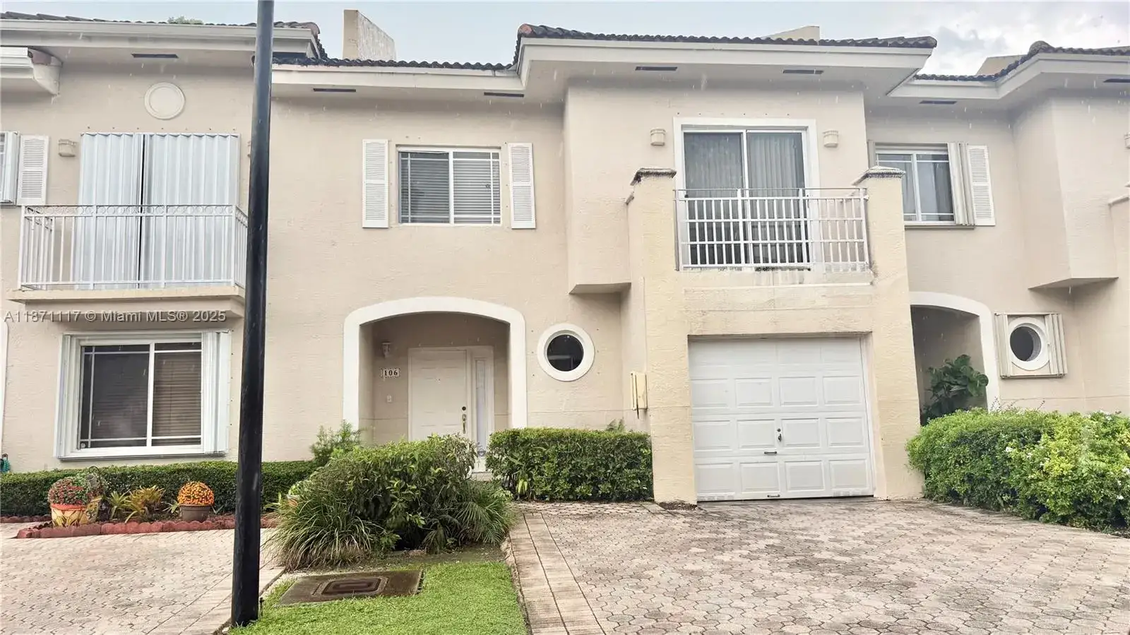 3 bedroom 3 bath Residential Lease for rent at 10150 SW 88th St # 106, Miami FL 33176