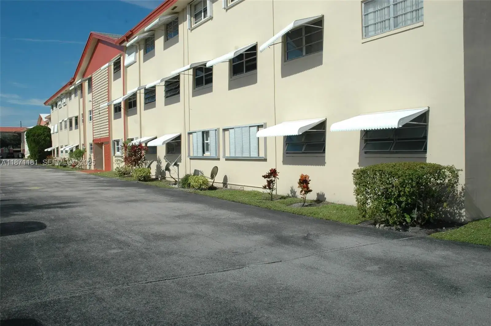 2 bedroom 2 bath Residential for sale at 5300 Washington St # Q307, Hollywood FL 33021