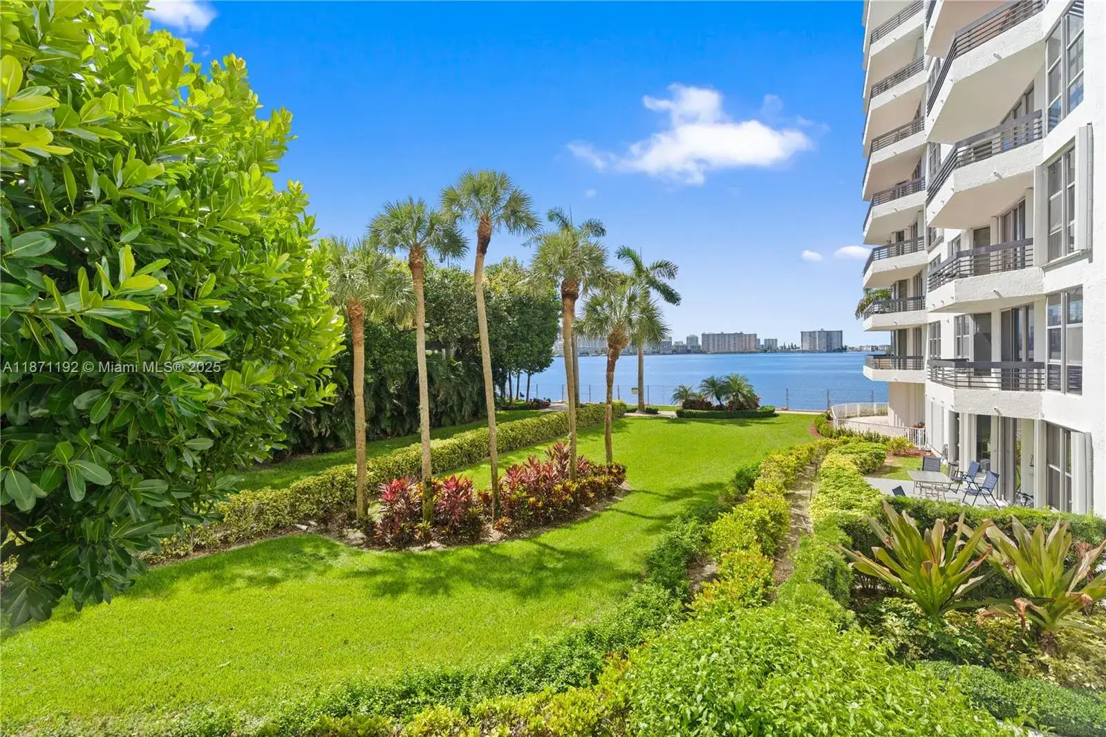 1 bedroom 1 bath Residential for sale at 3600 Mystic Pointe Dr # 215, Aventura FL 33180