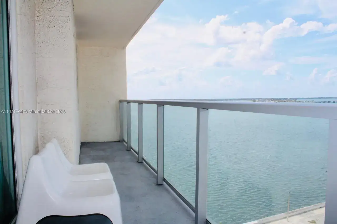 1 bedroom 1 bath Residential Lease for rent at 1155 Brickell Bay Dr # 1205, Miami FL 33131