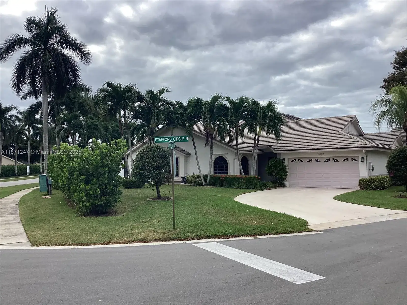 2 bedroom 2 bath Residential for sale at 10893 N Stafford Cir N, Boynton Beach FL 33436