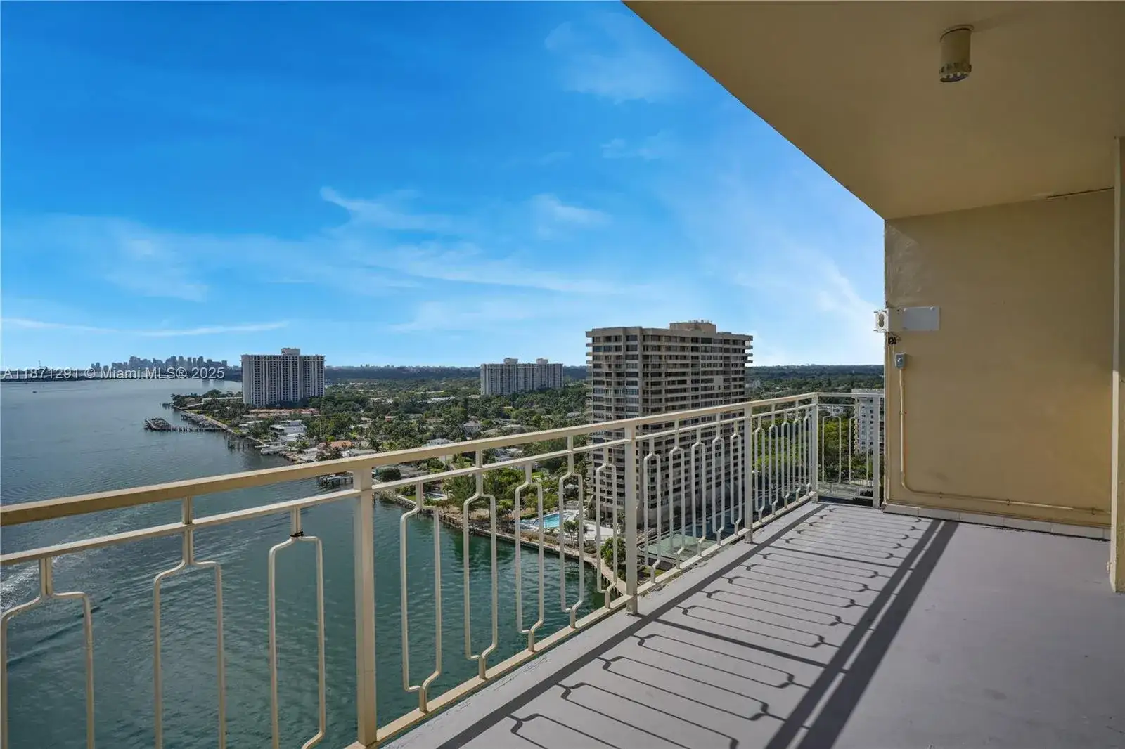 2 bedroom 2 bath Residential for sale at 11111 Biscayne Blvd # 21C, Miami FL 33181