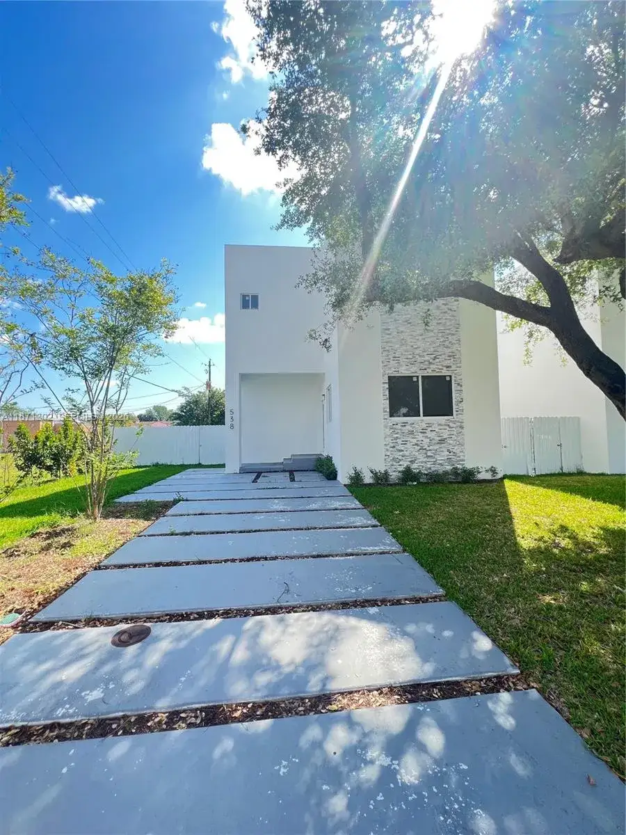 3 bedroom 2 bath Residential Lease for rent at 538 NW 17th Ave # 0, Fort Lauderdale FL 33311