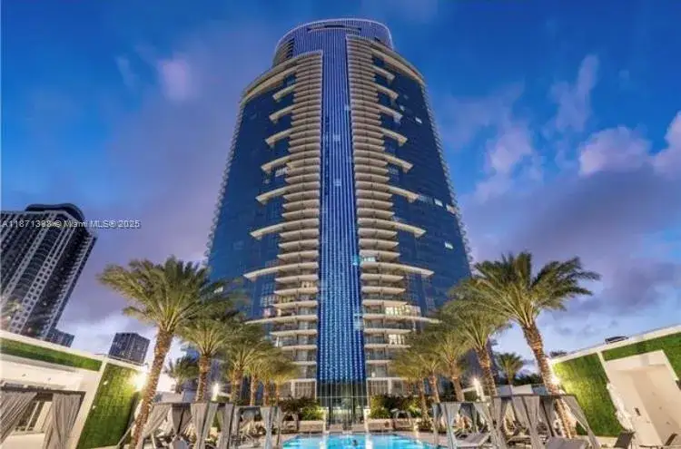 1 bedroom 1 bath Residential for sale at 851 NE 1 Ave # 502, Miami FL 33132