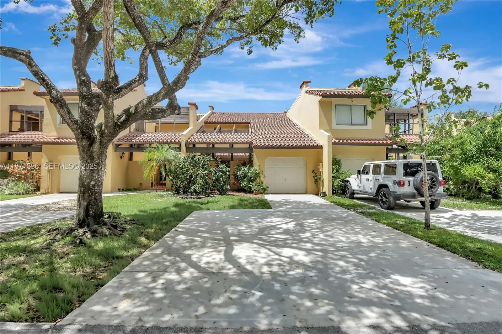 2 bedroom 2 bath Residential for sale at 9845 Costa Del Sol Blvd # 103, Doral FL 33178