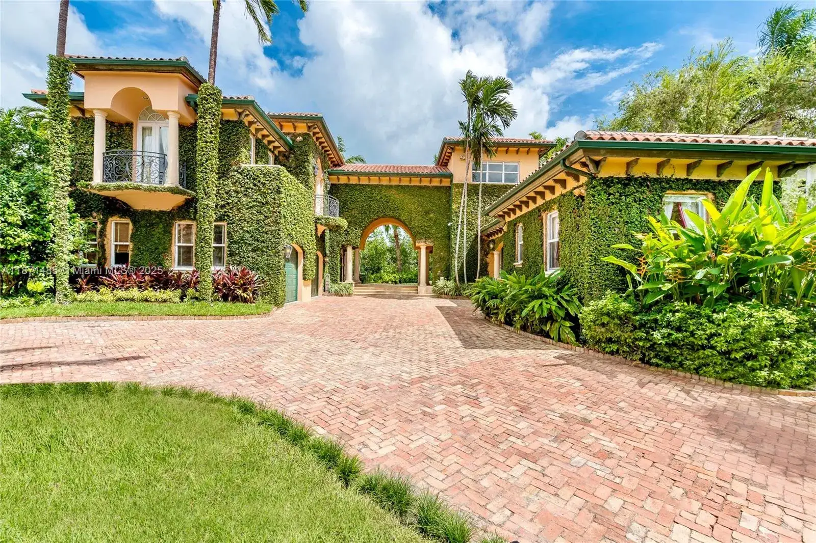 7 bedroom 6 bath Residential Lease for rent at 104 Paloma Dr, Coral Gables FL 33143