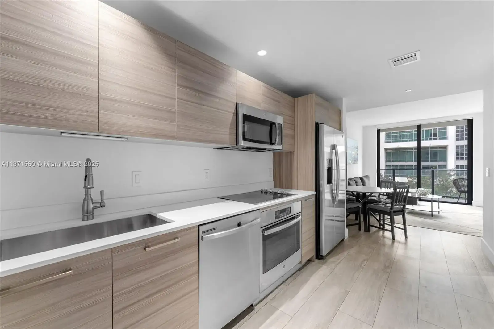 1 bedroom 1 bath Residential for sale at 121 NE 34th St # L301, Miami FL 33137