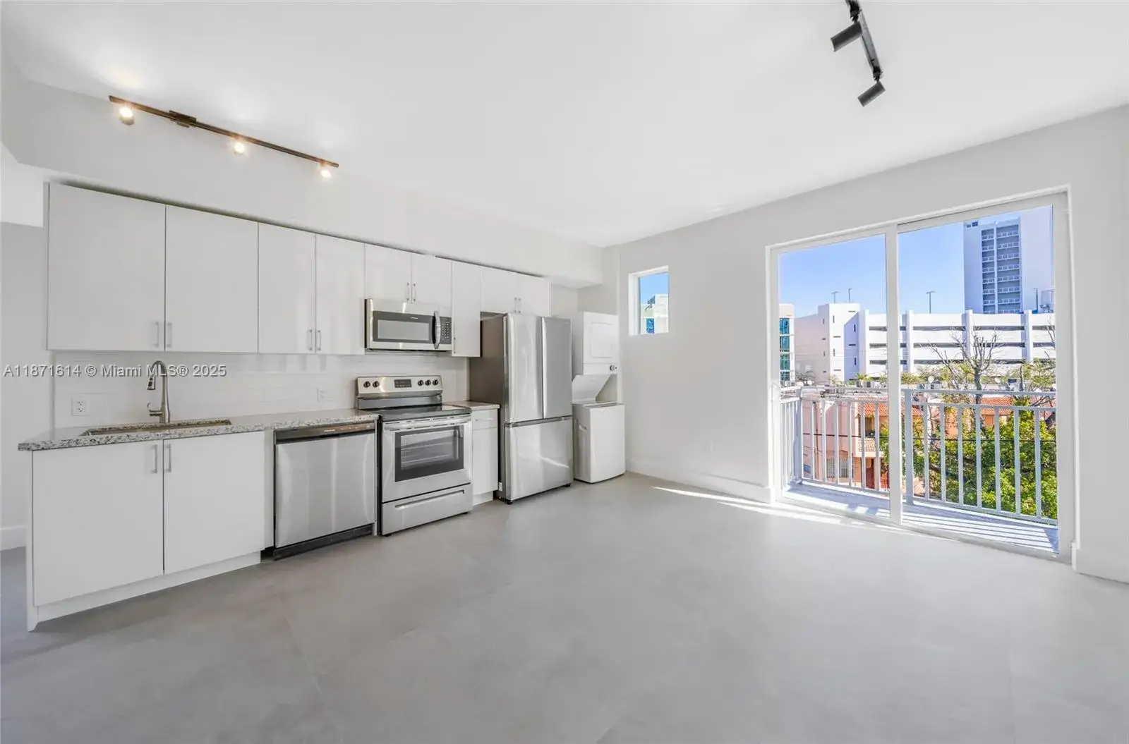 2 bedroom 1 bath Residential Lease for rent at 1536 NW 15th Ave # 306, Miami FL 33125