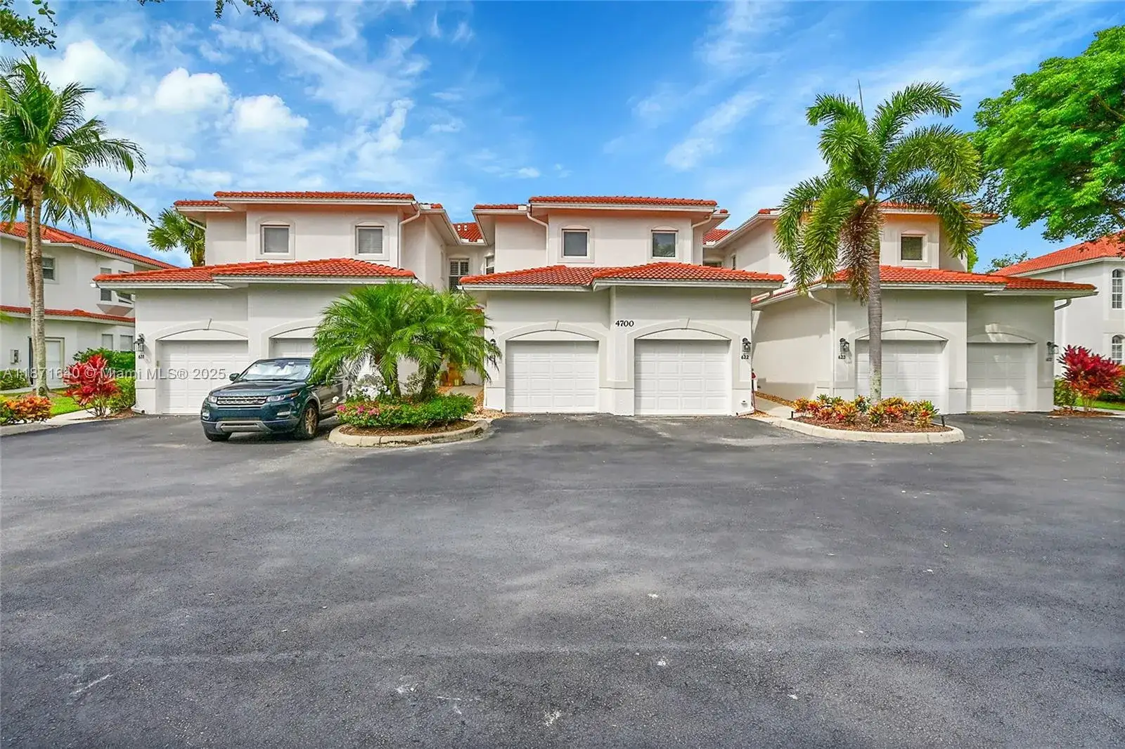 3 bedroom 2 bath Residential for sale at 4700 YACHT HARBOR DR # 612, Naples FL 34112