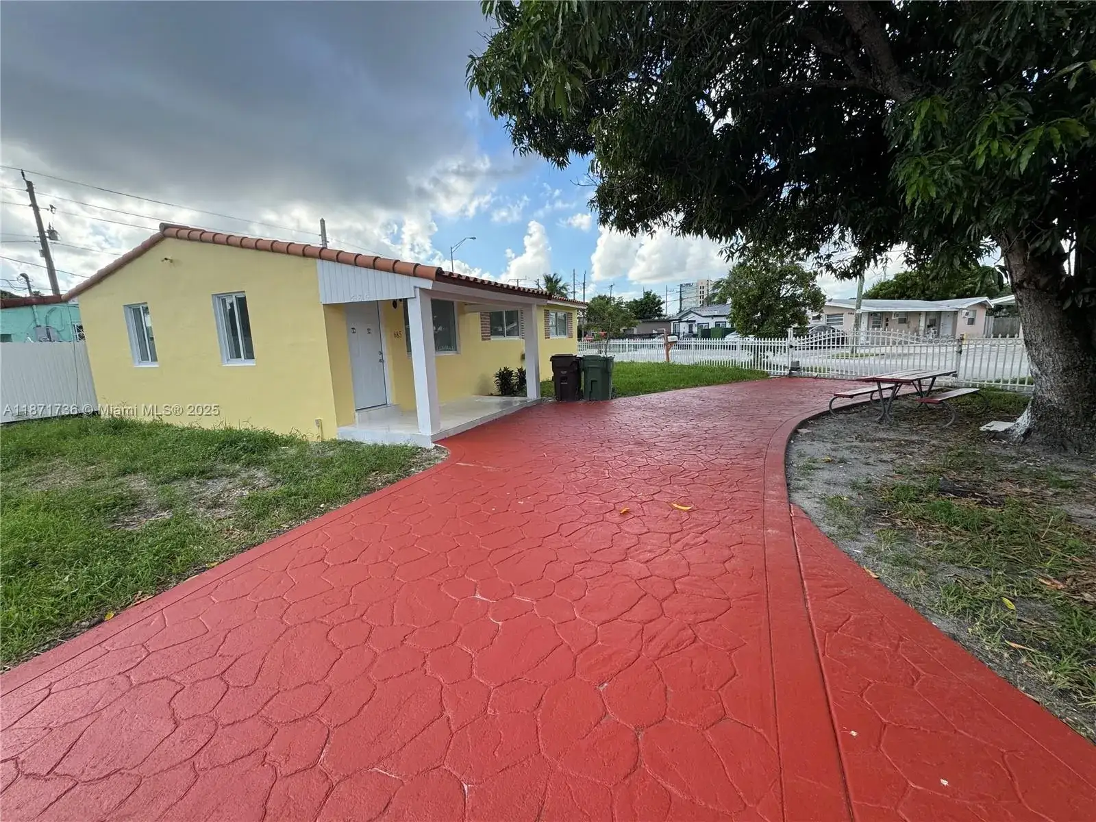 3 bedroom 1 bath Residential for sale at 685 SE Park Dr, Hialeah FL 33010